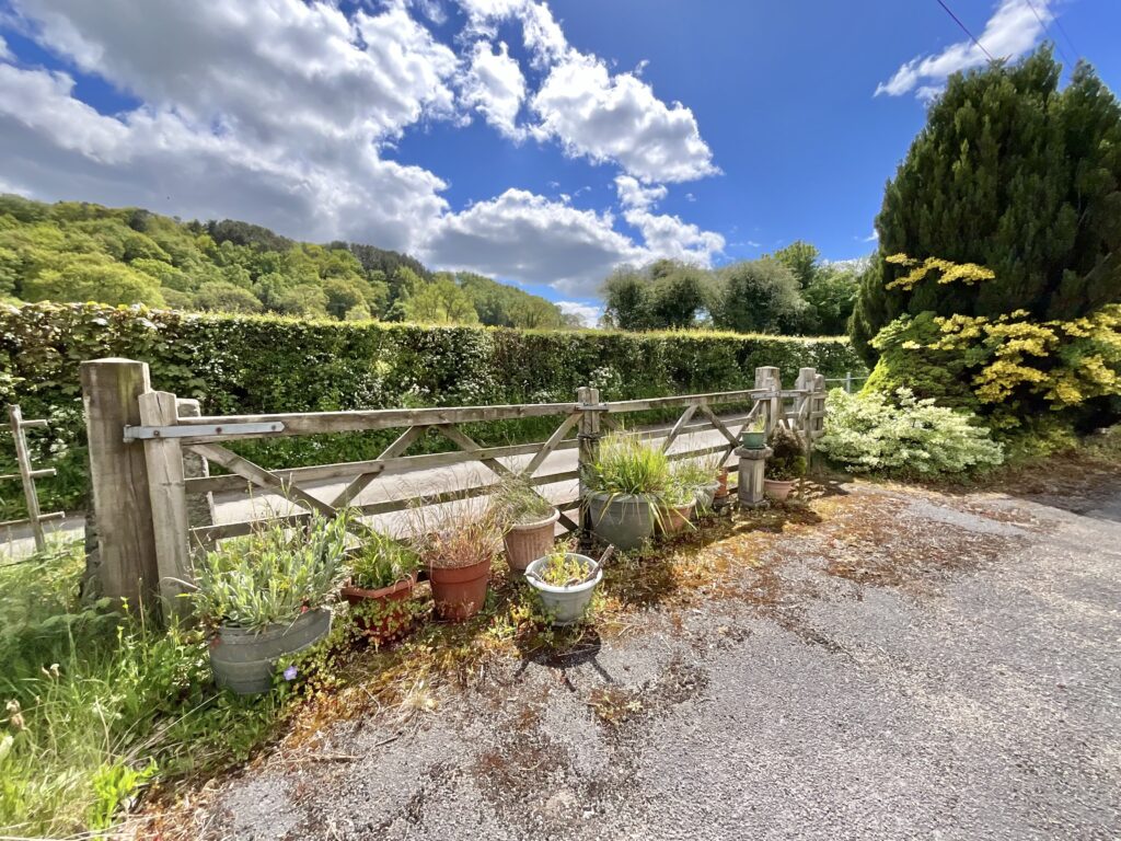 Great Gate, Tean, ST10