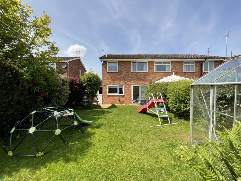 Newlands Close, Stone, ST15