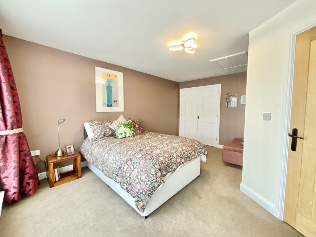 Uttoxeter Road, Stone, ST15