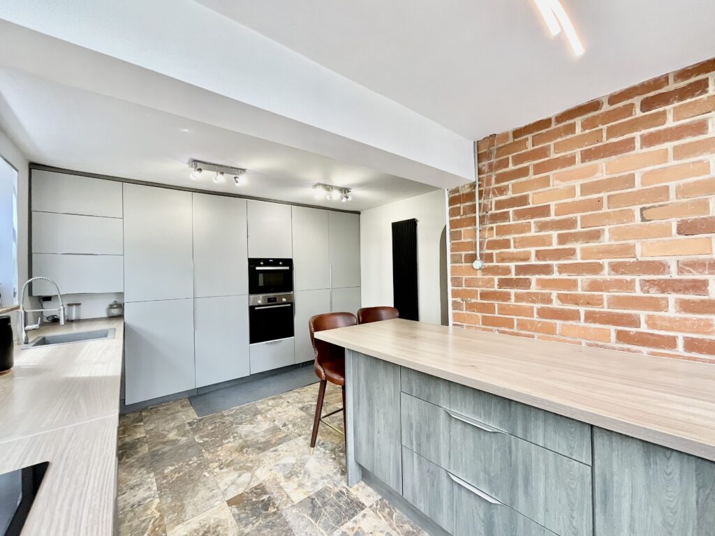 Bury Bank, Meaford, ST15