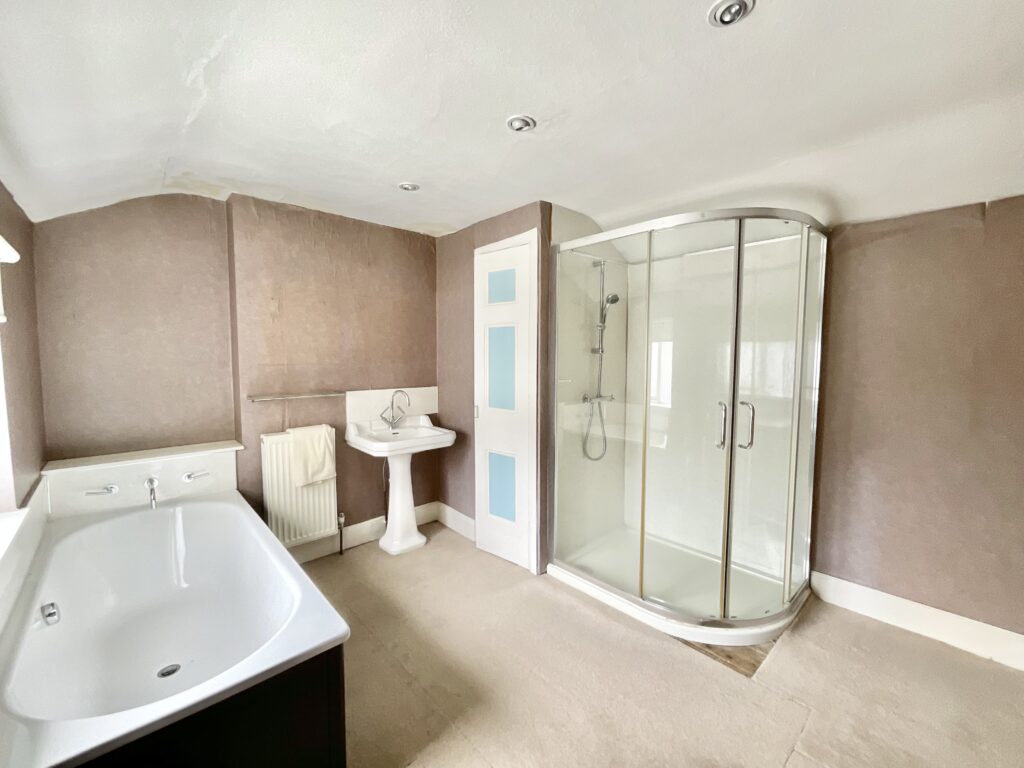The Avenue, Stone, ST15