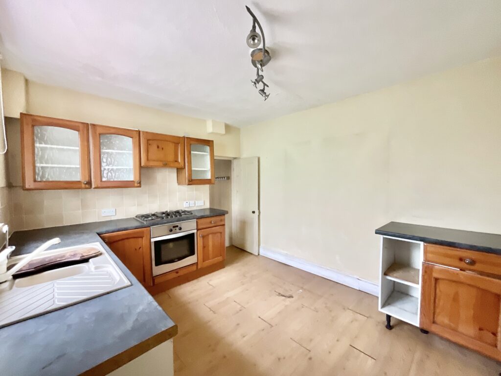 The Avenue, Stone, ST15