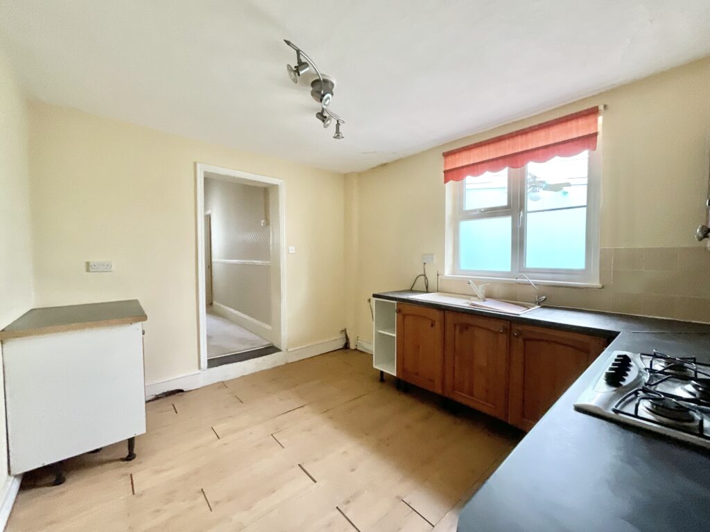The Avenue, Stone, ST15