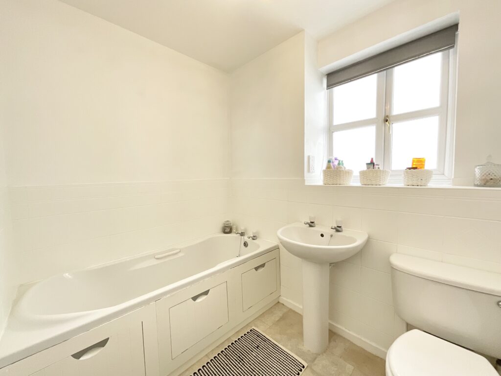 Mercer Avenue, Stone, ST15