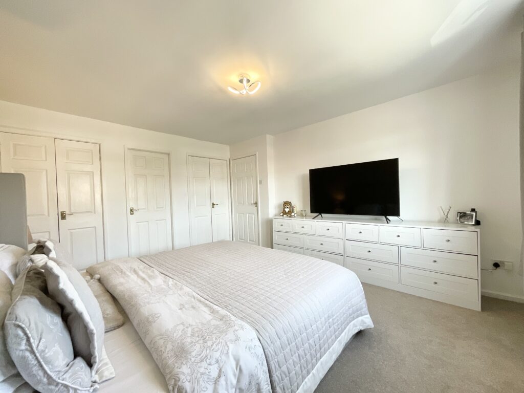 Mercer Avenue, Stone, ST15