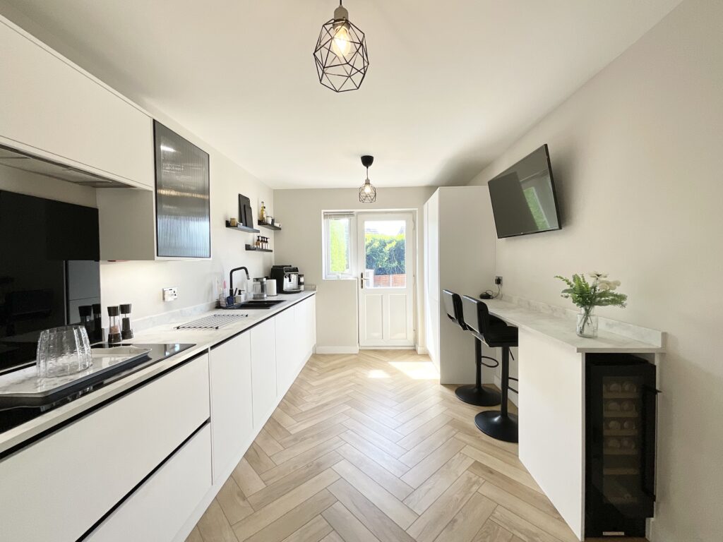 Mercer Avenue, Stone, ST15