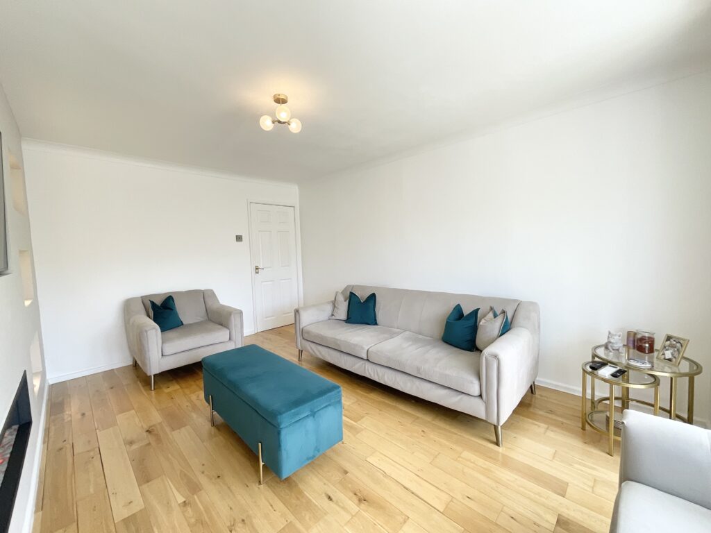 Mercer Avenue, Stone, ST15