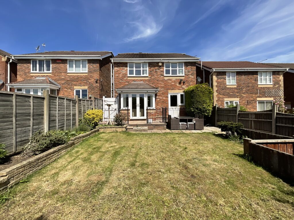 Mercer Avenue, Stone, ST15