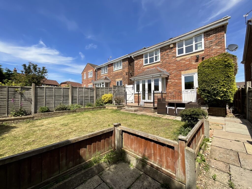Mercer Avenue, Stone, ST15