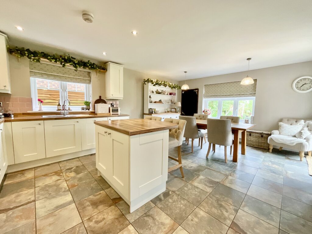 Main Road, Worleston, CW5