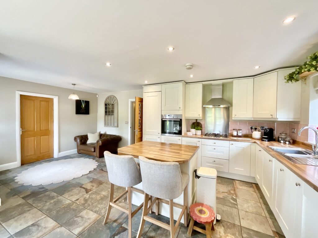 Main Road, Worleston, CW5