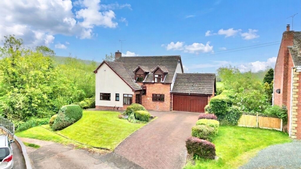 Willowbrook, Derrington, ST18