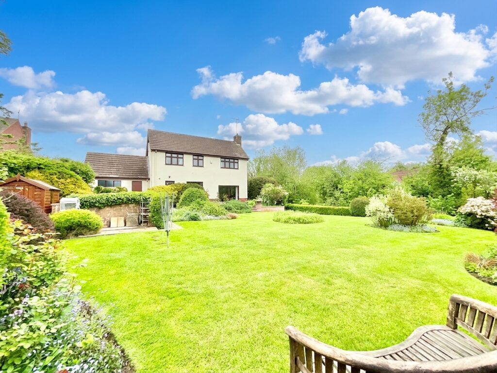 Willowbrook, Derrington, ST18