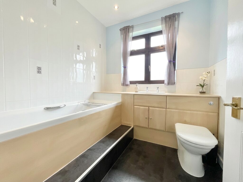 Willowbrook, Derrington, ST18