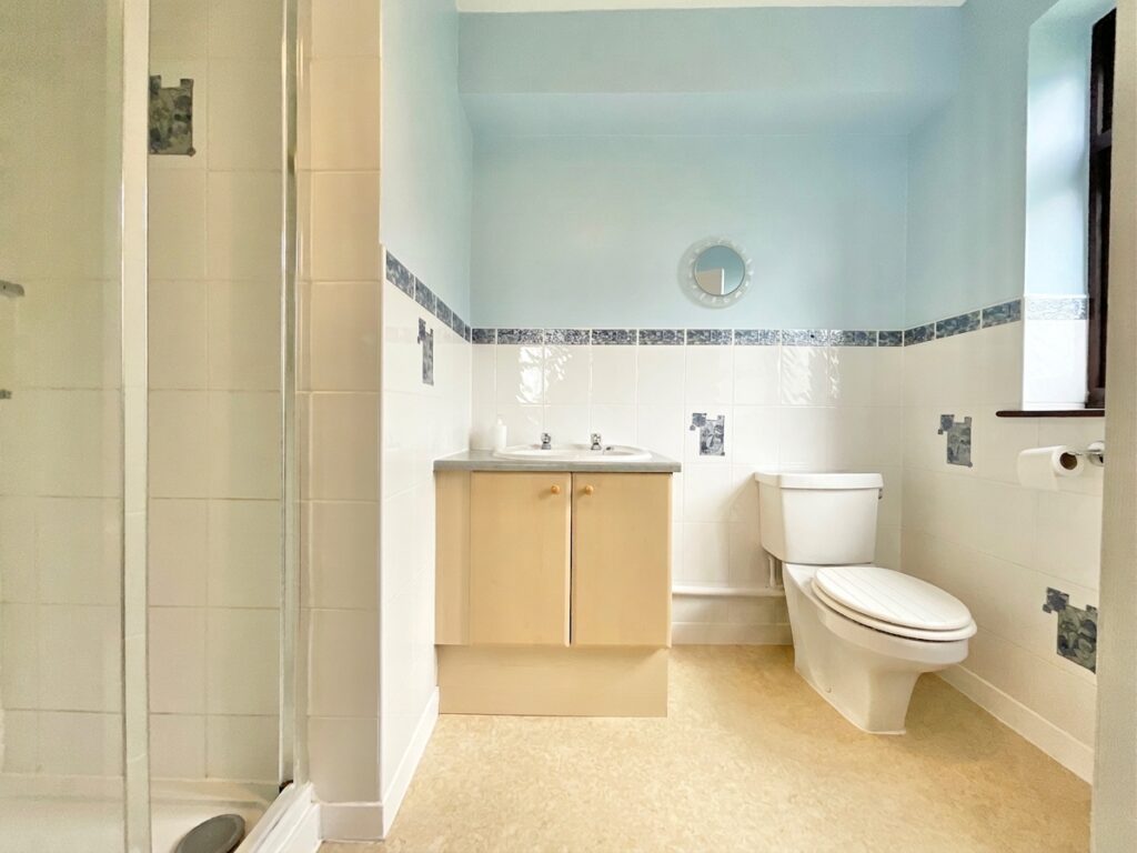 Willowbrook, Derrington, ST18