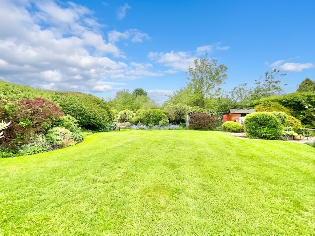Willowbrook, Derrington, ST18