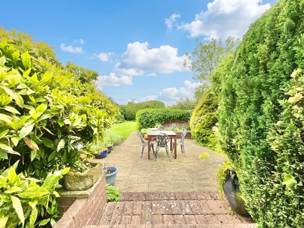 Willowbrook, Derrington, ST18