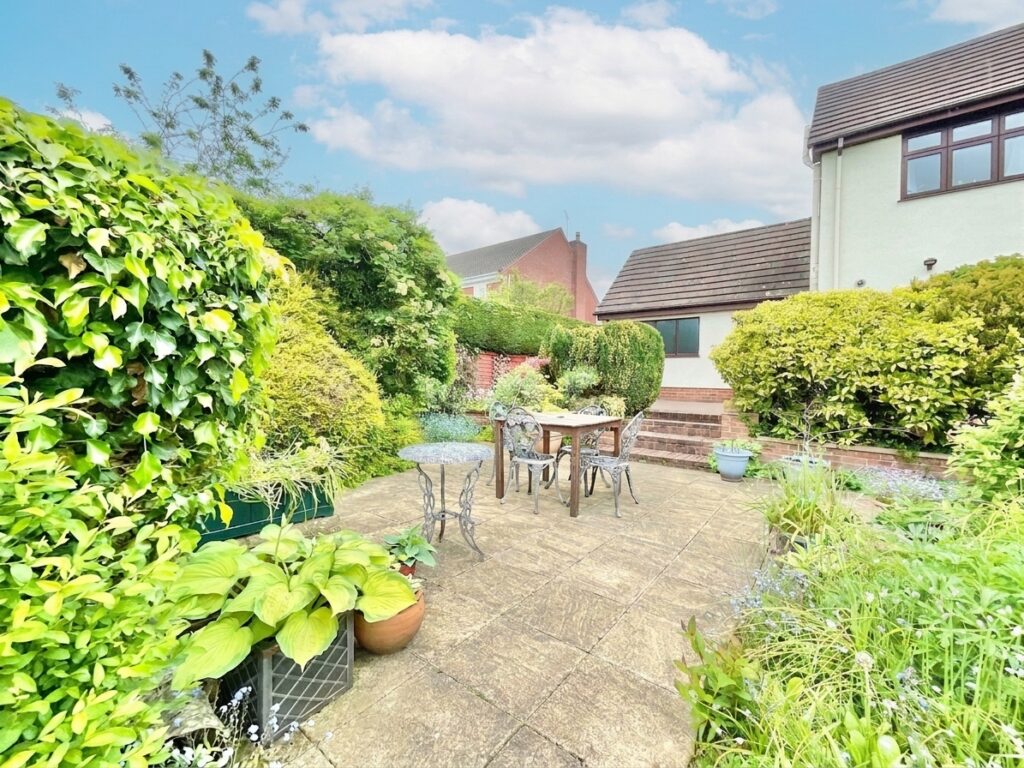 Willowbrook, Derrington, ST18