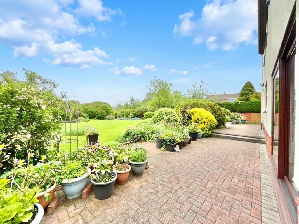Willowbrook, Derrington, ST18