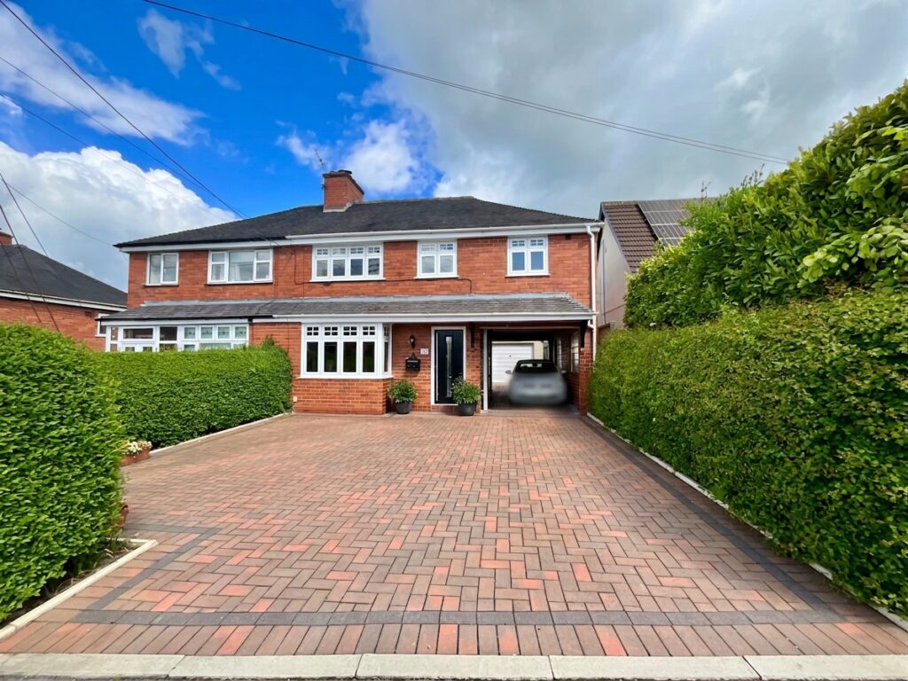 New Close Avenue, Forsbrook, ST11