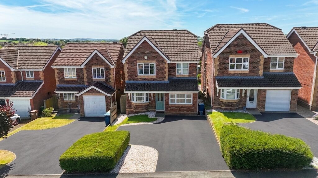 Mercer Avenue, Stone, ST15