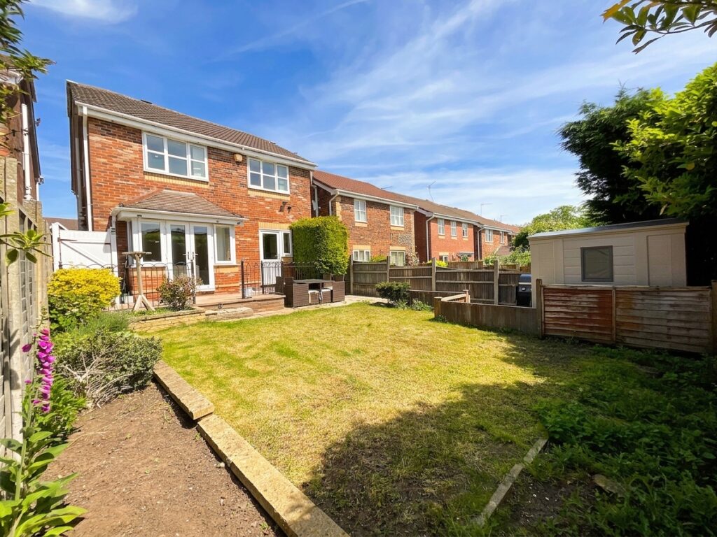 Mercer Avenue, Stone, ST15