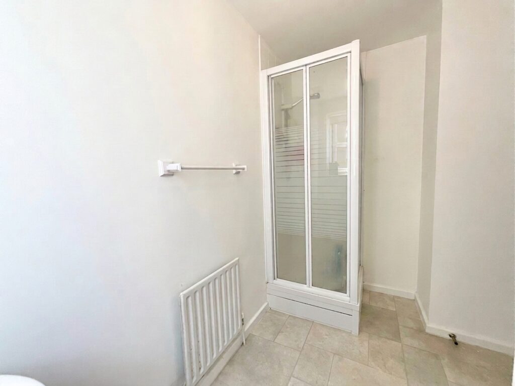 Mercer Avenue, Stone, ST15