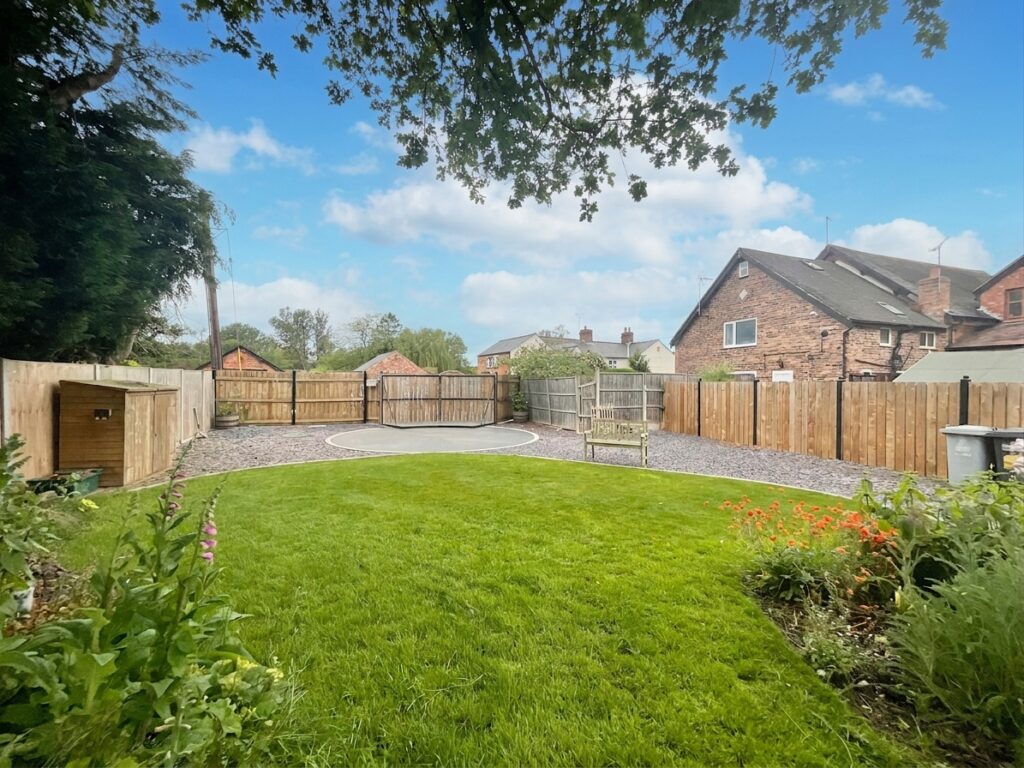 Wrexham Road, Burland, CW5