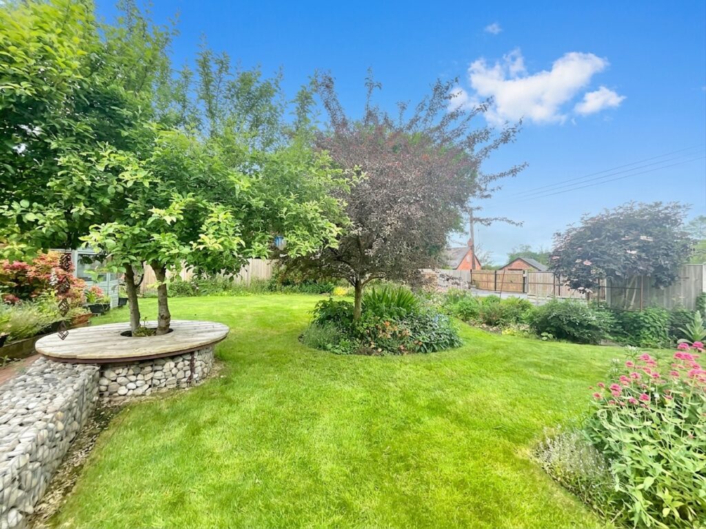 Wrexham Road, Burland, CW5