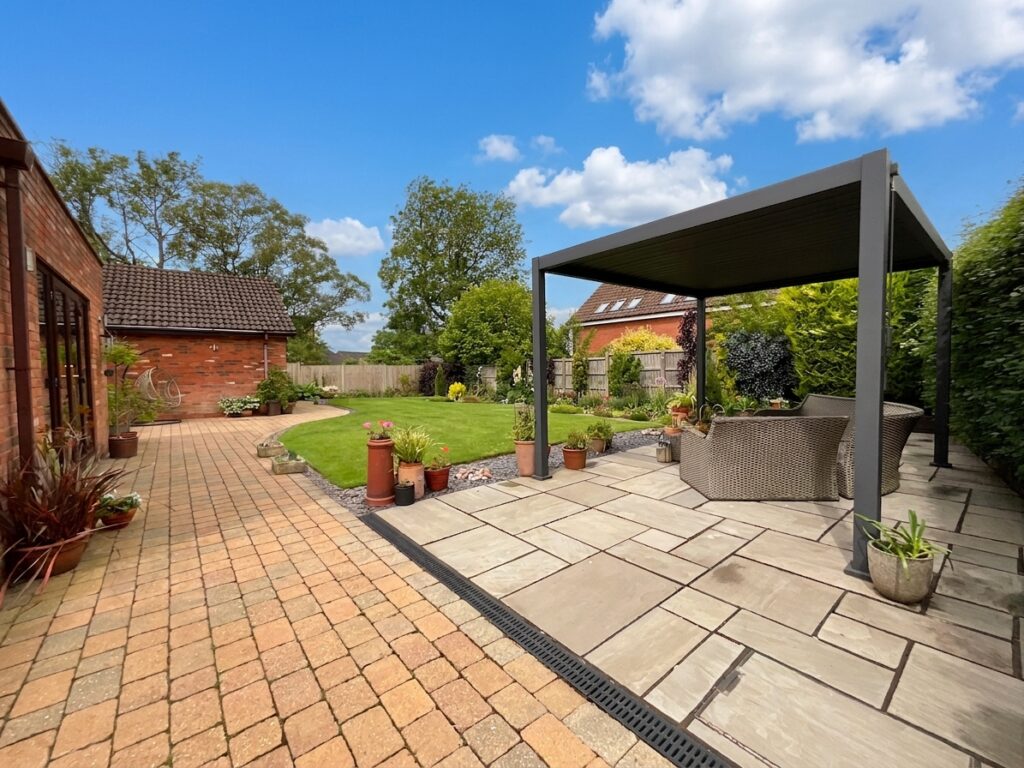 Uttoxeter Road, Stone, ST15