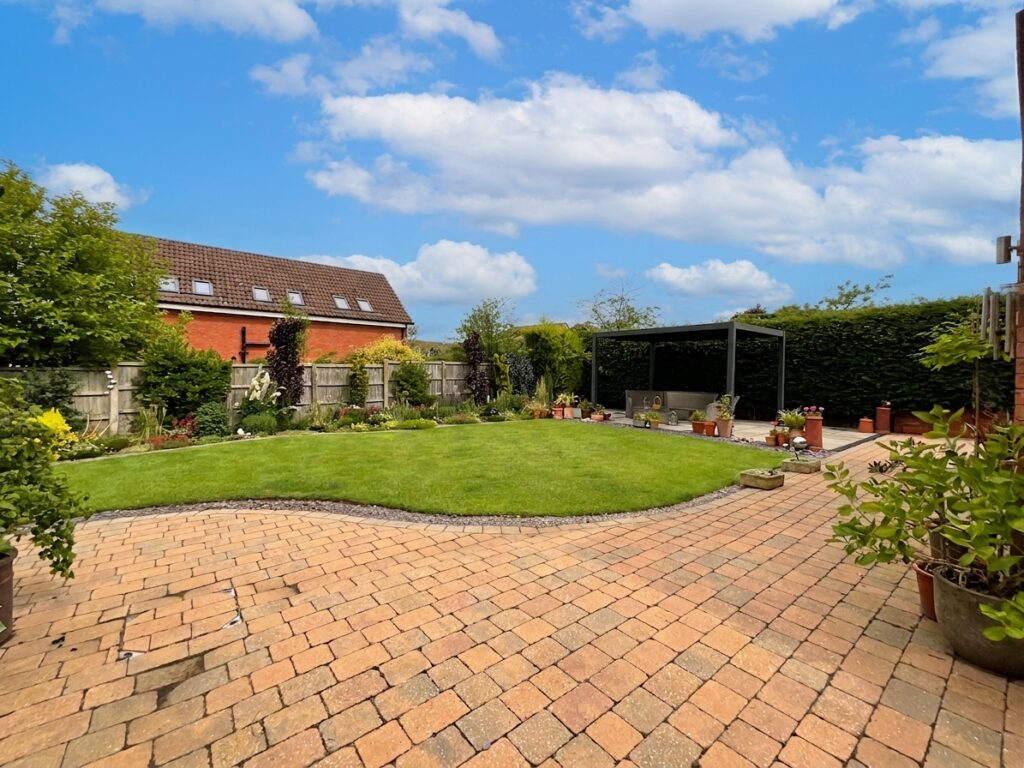 Uttoxeter Road, Stone, ST15