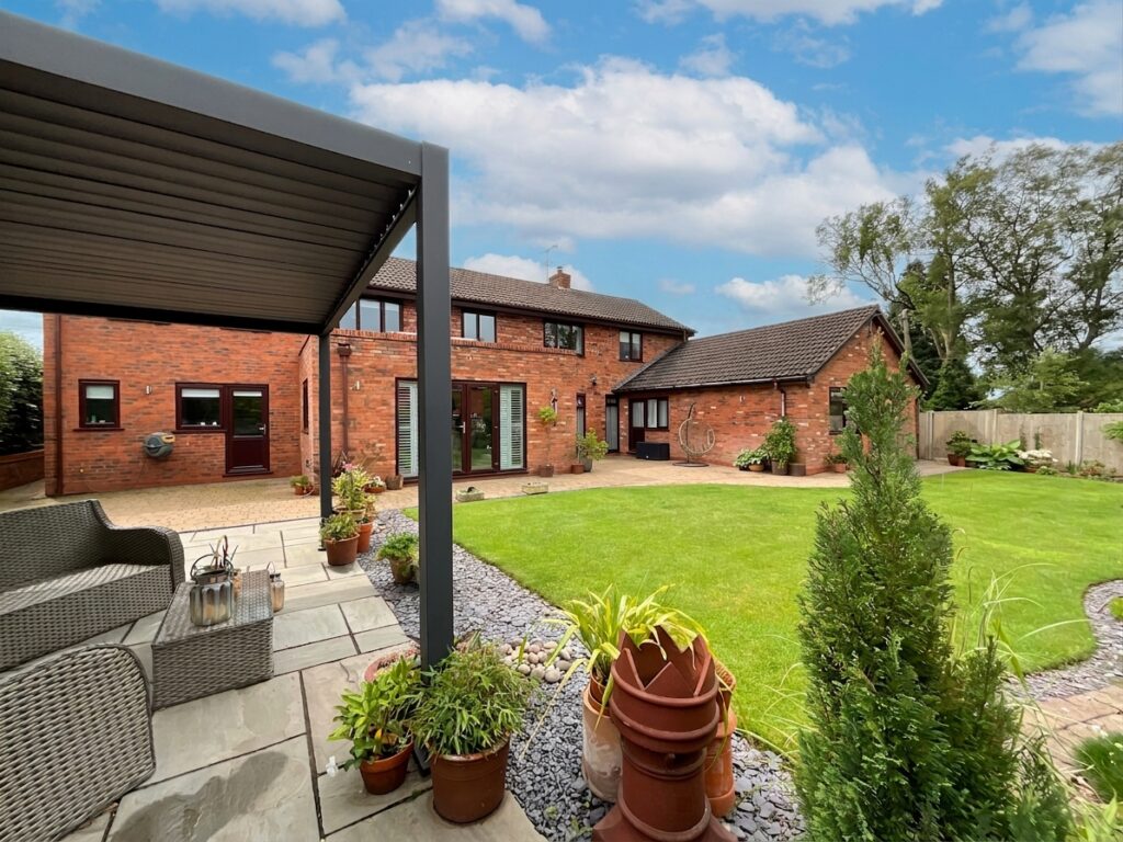 Uttoxeter Road, Stone, ST15