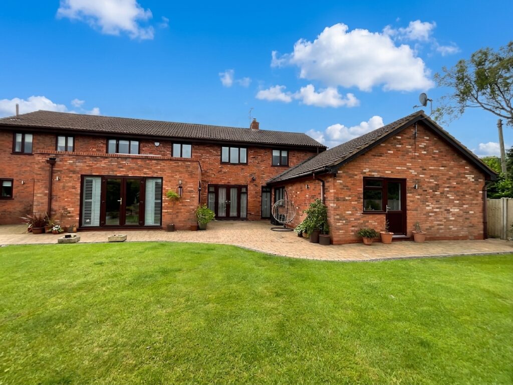 Uttoxeter Road, Stone, ST15