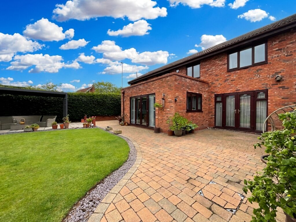 Uttoxeter Road, Stone, ST15