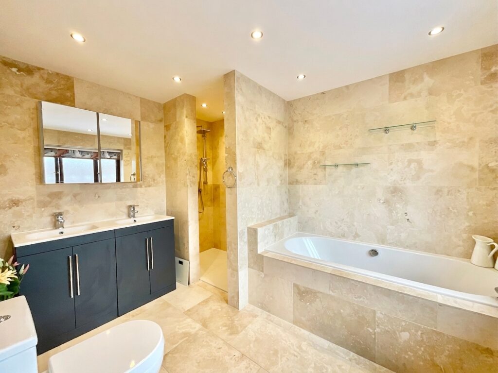 Uttoxeter Road, Stone, ST15