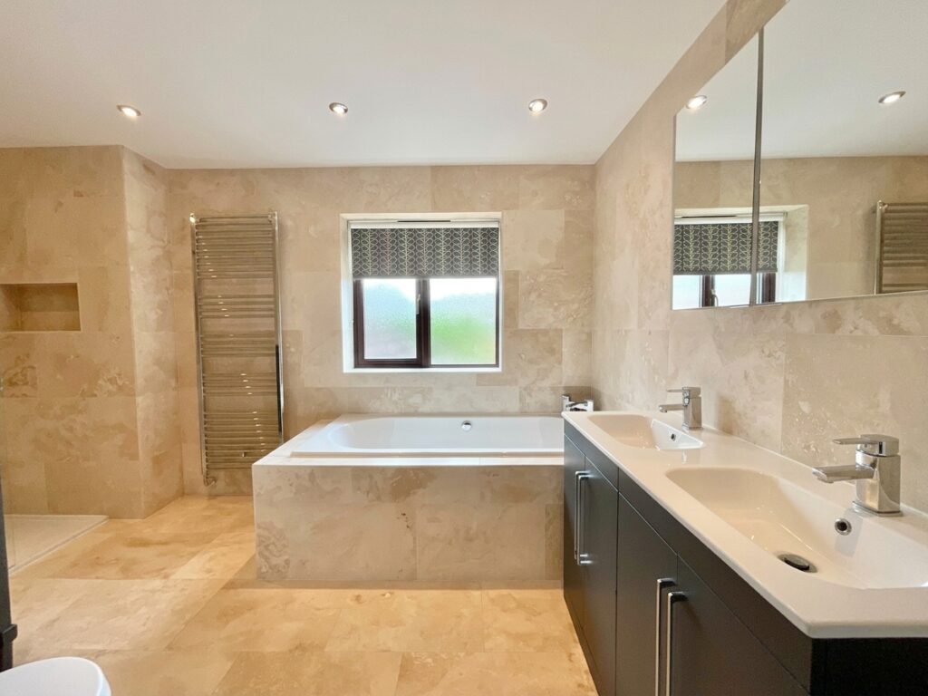 Uttoxeter Road, Stone, ST15
