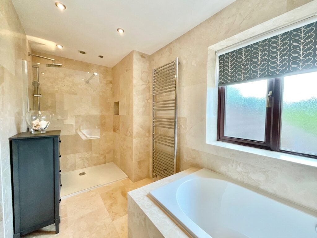 Uttoxeter Road, Stone, ST15