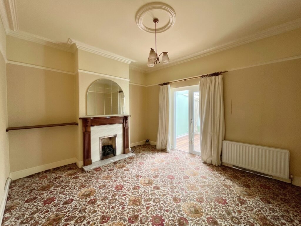 The Avenue, Stone, ST15