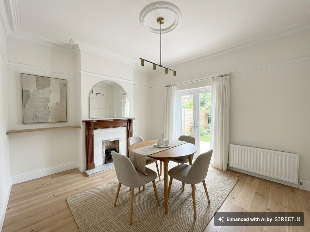 The Avenue, Stone, ST15