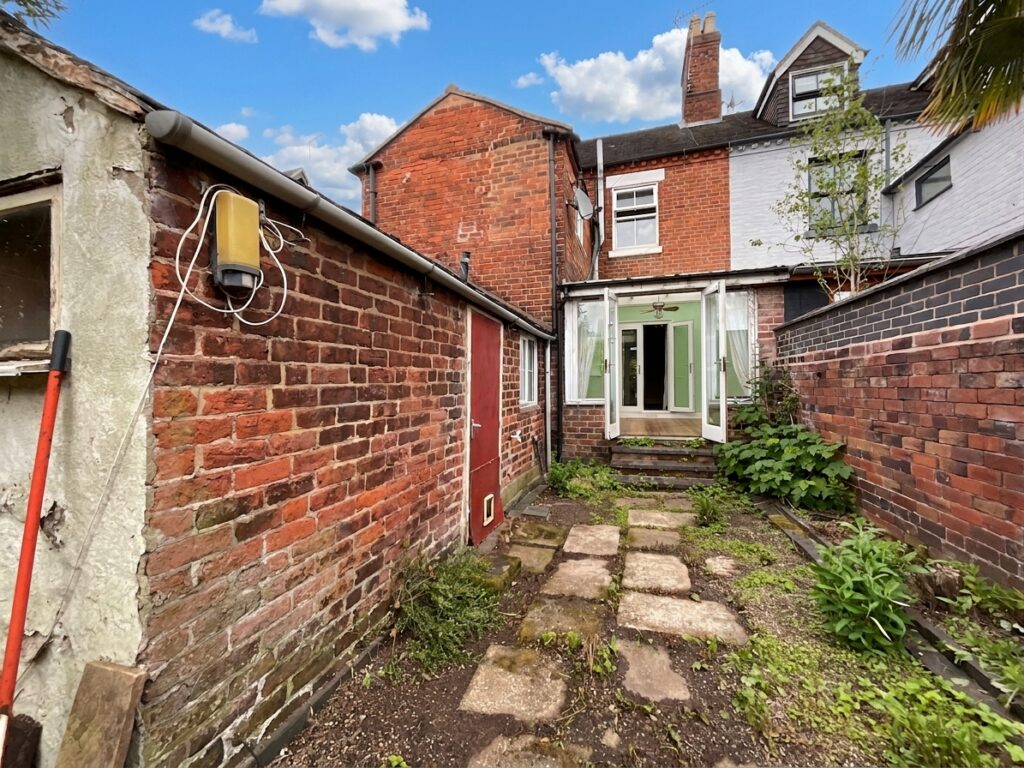 The Avenue, Stone, ST15