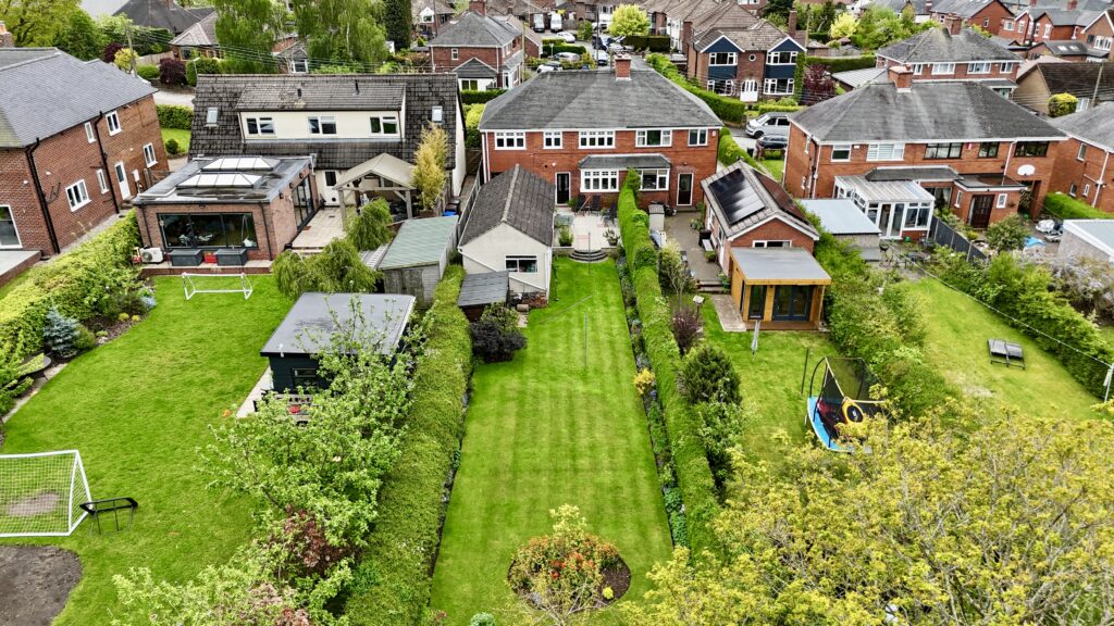 New Close Avenue, Forsbrook, ST11