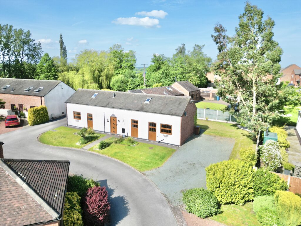 Lakesedge, Stone, ST15