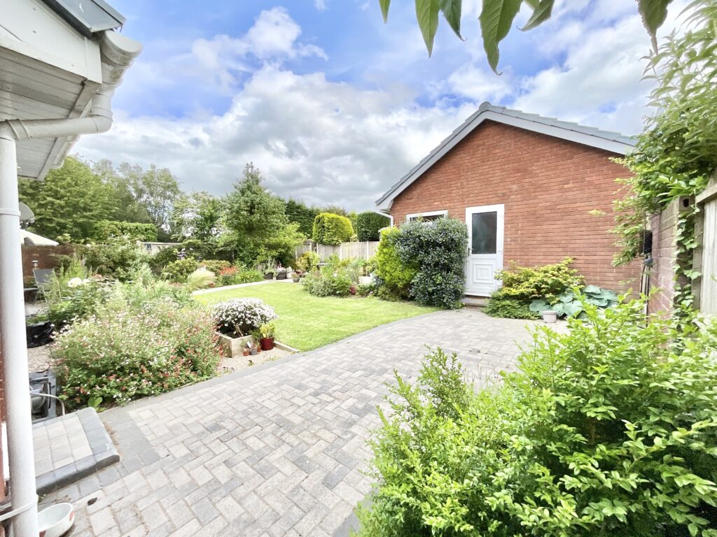 Meadow Close, Gnosall, ST20