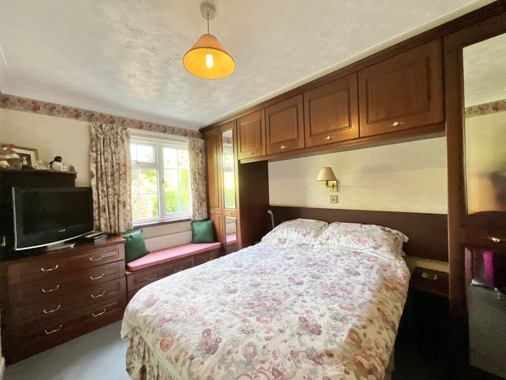 Giles Close, Cheadle, ST10