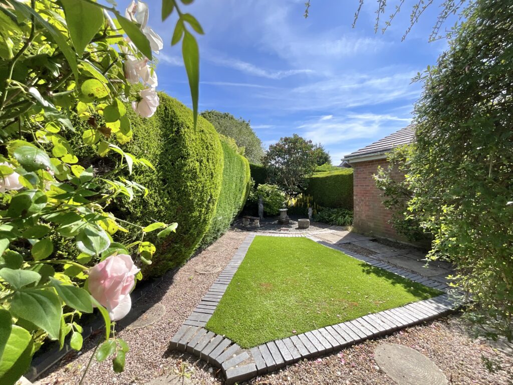 Giles Close, Cheadle, ST10