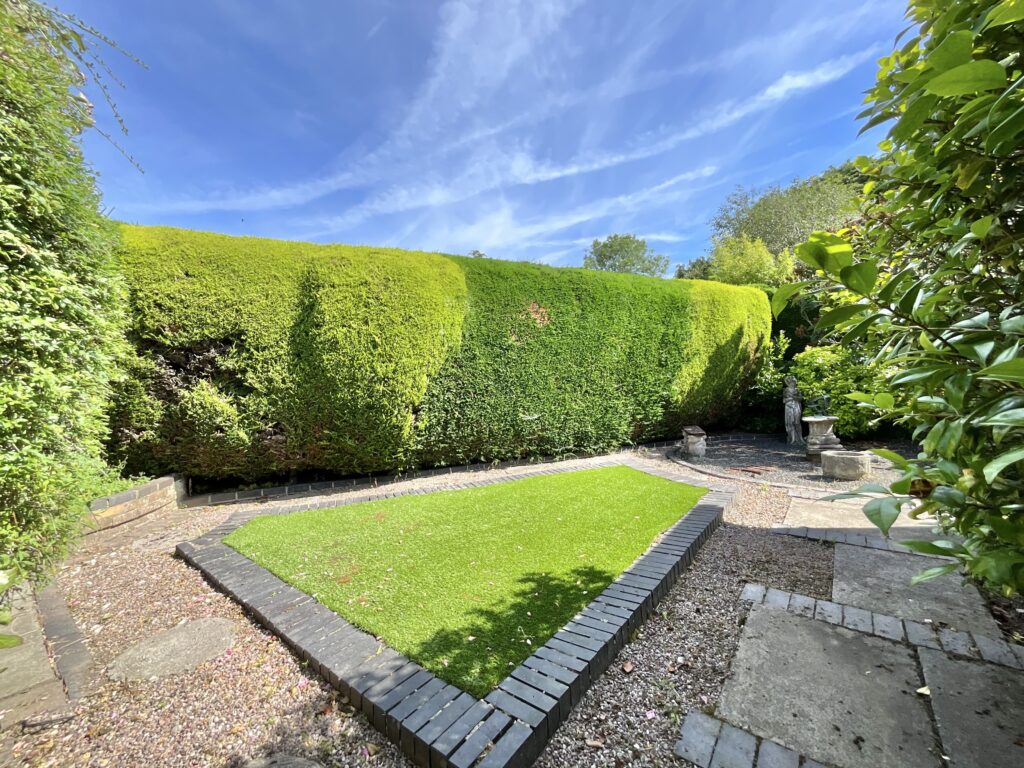 Giles Close, Cheadle, ST10