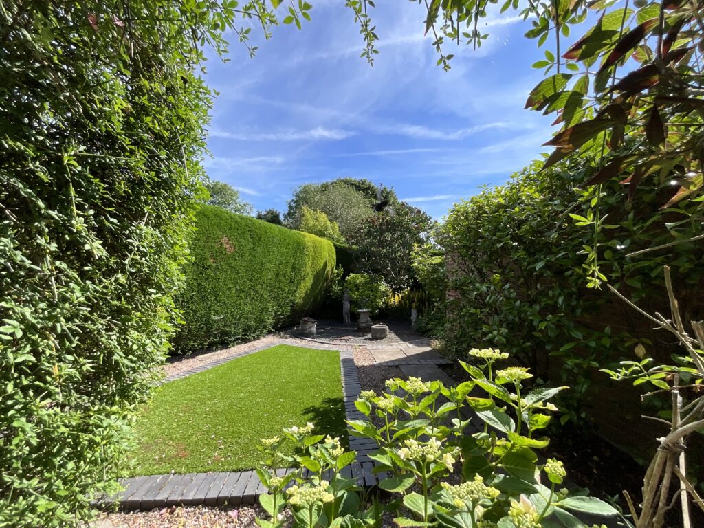 Giles Close, Cheadle, ST10
