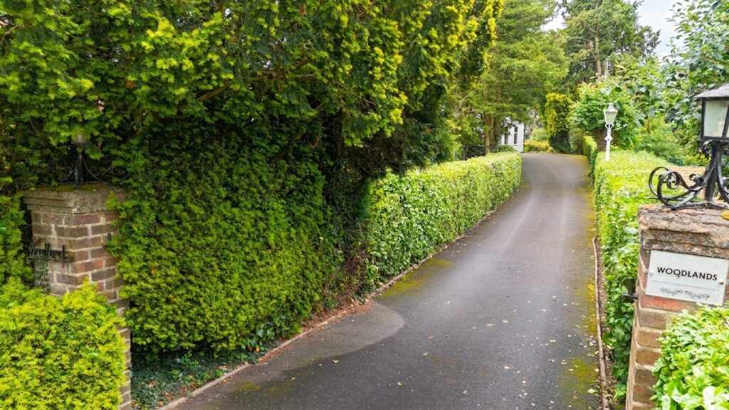 Winghouse Lane, Tittensor, ST12