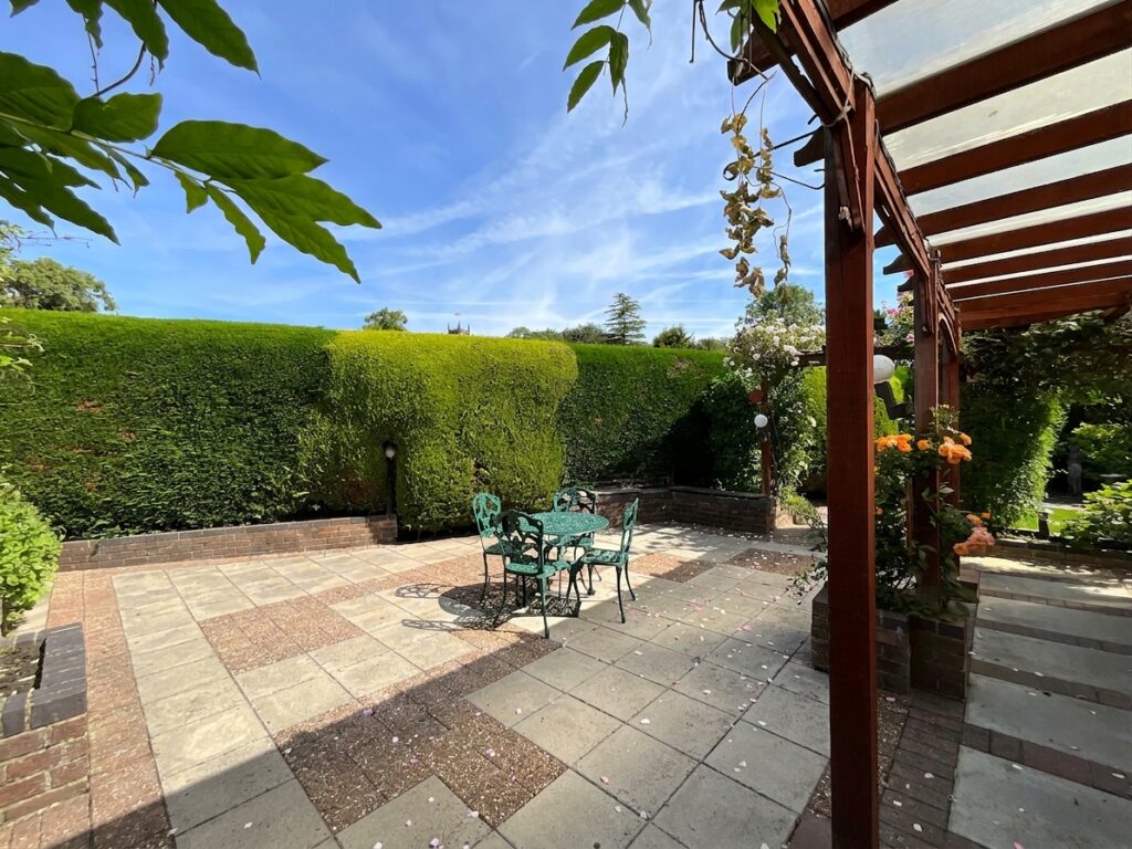 Giles Close, Cheadle, ST10