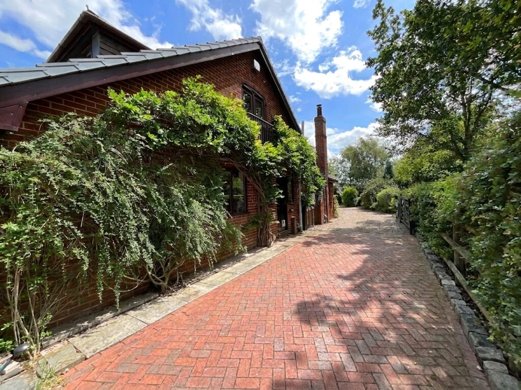 Leek Road, Cheadle, ST10